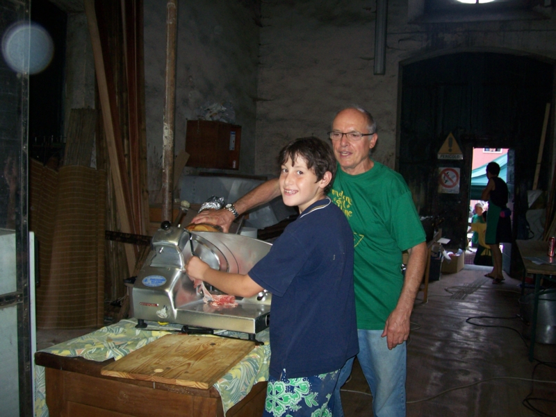  Image name: Persone019.jpg 
 width: 800 pixel 
 height: 601 pixel 
 Size: 359365 bytes 
 Click to enlarge 